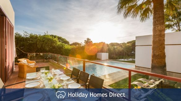 Vale de lobo outdoor dining area